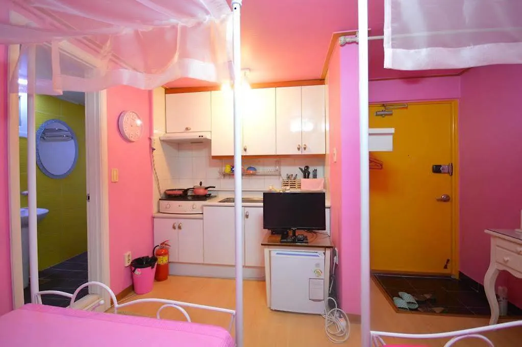 Han River Residence & Guesthouse In Seoul Guest house
